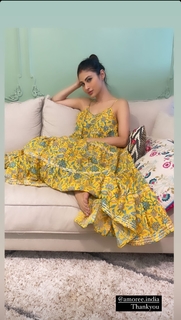 Mouni Roy feet photo thumbnail