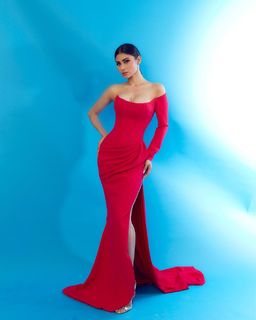 Mouni Roy feet photo thumbnail