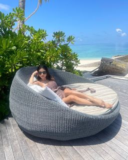 Mouni Roy feet photo thumbnail