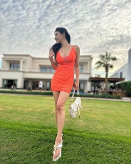 Mouni Roy feet photo thumbnail