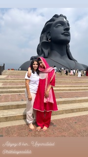 Mouni Roy feet photo thumbnail