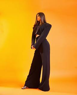 Mouni Roy feet photo thumbnail