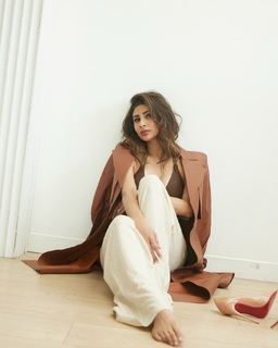 Mouni Roy feet photo thumbnail