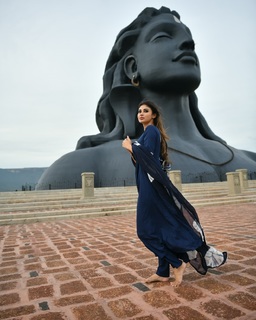 Mouni Roy feet photo thumbnail