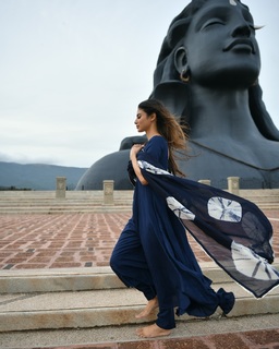 Mouni Roy feet photo thumbnail
