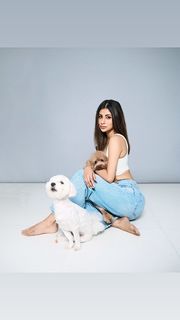 Mouni Roy feet photo thumbnail