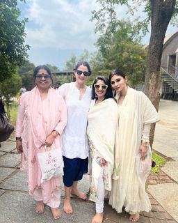 Mouni Roy feet photo thumbnail