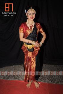Mouni Roy feet photo thumbnail