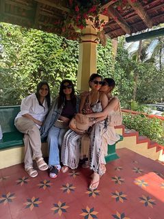 Mouni Roy feet photo thumbnail