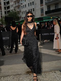 Mouni Roy feet photo thumbnail