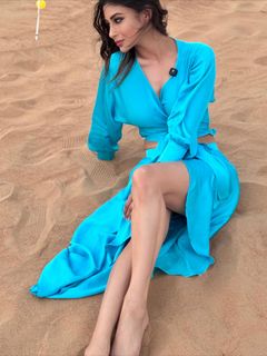 Mouni Roy feet photo thumbnail