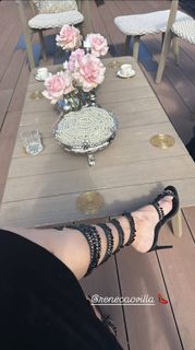 Mouni Roy feet photo thumbnail