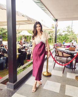 Mouni Roy feet photo thumbnail