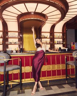 Mouni Roy feet photo thumbnail