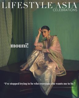 Mouni Roy feet photo thumbnail