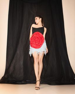 Mouni Roy feet photo 1
