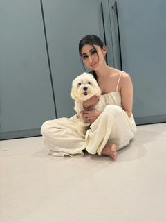 Mouni Roy feet photo 18