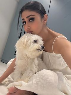 Mouni Roy feet photo 16