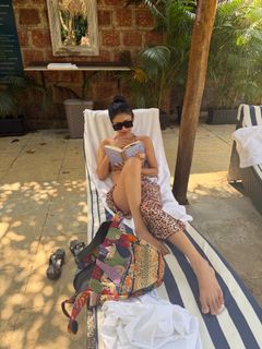 Mouni Roy feet photo 9