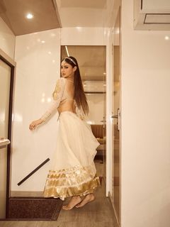 Mouni Roy feet photo 16