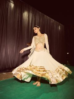 Mouni Roy feet photo 15
