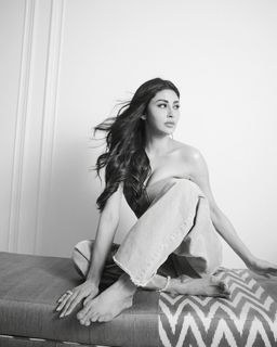 Mouni Roy feet photo 13