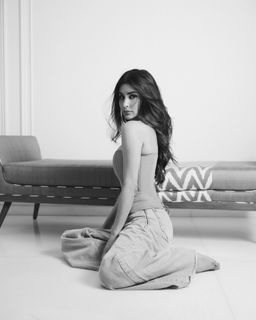 Mouni Roy feet photo 12