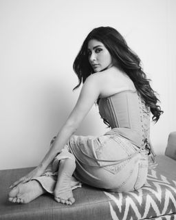 Mouni Roy feet photo 10