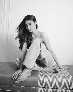 Mouni Roy feet photo 9