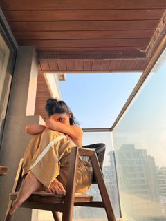 Mouni Roy feet photo 8