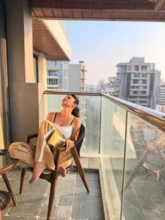 Mouni Roy feet photo 6