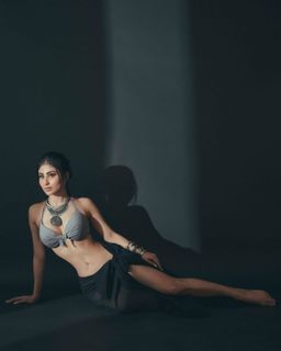 Mouni Roy feet photo 19