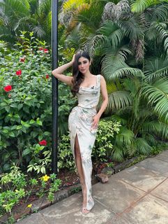 Mouni Roy feet photo 16