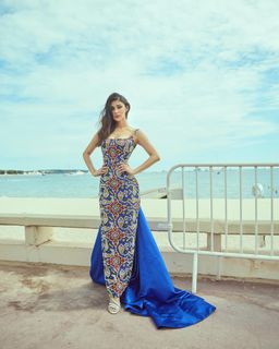 Mouni Roy feet photo 8