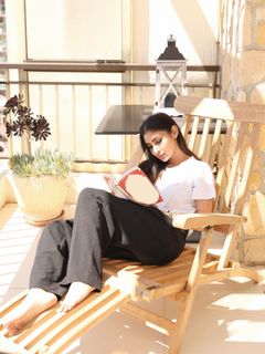 Mouni Roy feet photo 7