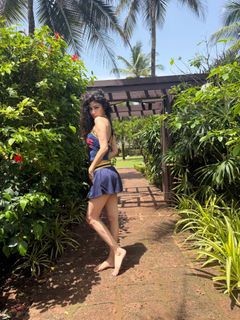 Mouni Roy feet photo 1