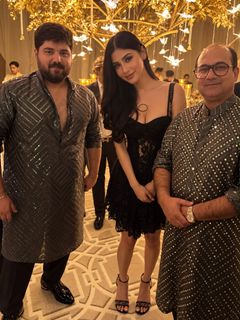 Mouni Roy feet photo 14