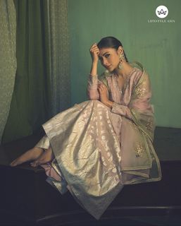 Mouni Roy feet photo 10