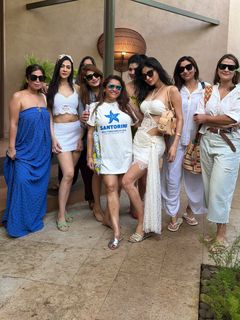 Mouni Roy feet photo 9