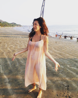 Mozhan Marnò feet photo 9