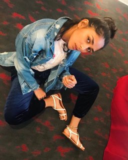 Mrunal Thakur feet photo thumbnail