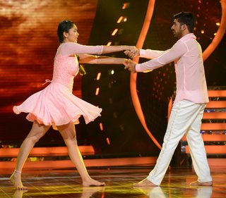 Mrunal Thakur feet photo thumbnail
