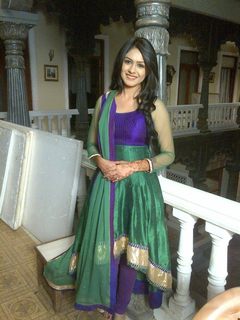 Mrunal Thakur feet photo thumbnail