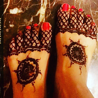 Mrunal Thakur feet photo thumbnail