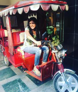 Mrunal Thakur feet photo thumbnail