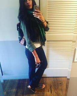 Mrunal Thakur feet photo thumbnail