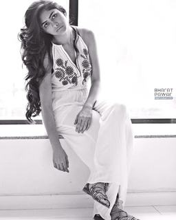 Mrunal Thakur feet photo thumbnail