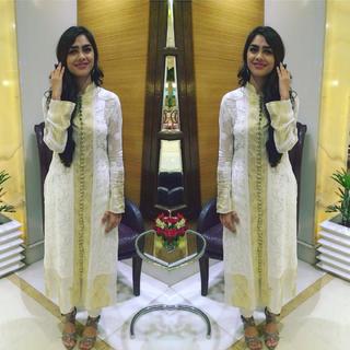 Mrunal Thakur feet photo thumbnail