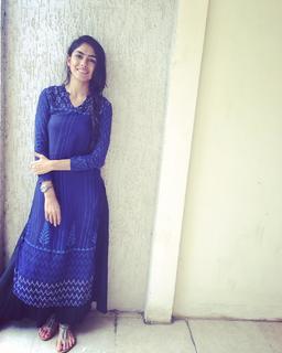 Mrunal Thakur feet photo thumbnail