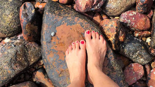 Mrunal Thakur feet photo thumbnail